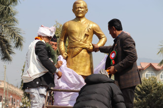 लखनपार्कमा नेपालका प्रथम सहिद क्या. लखन थापा मगरको शालिक अनावरण